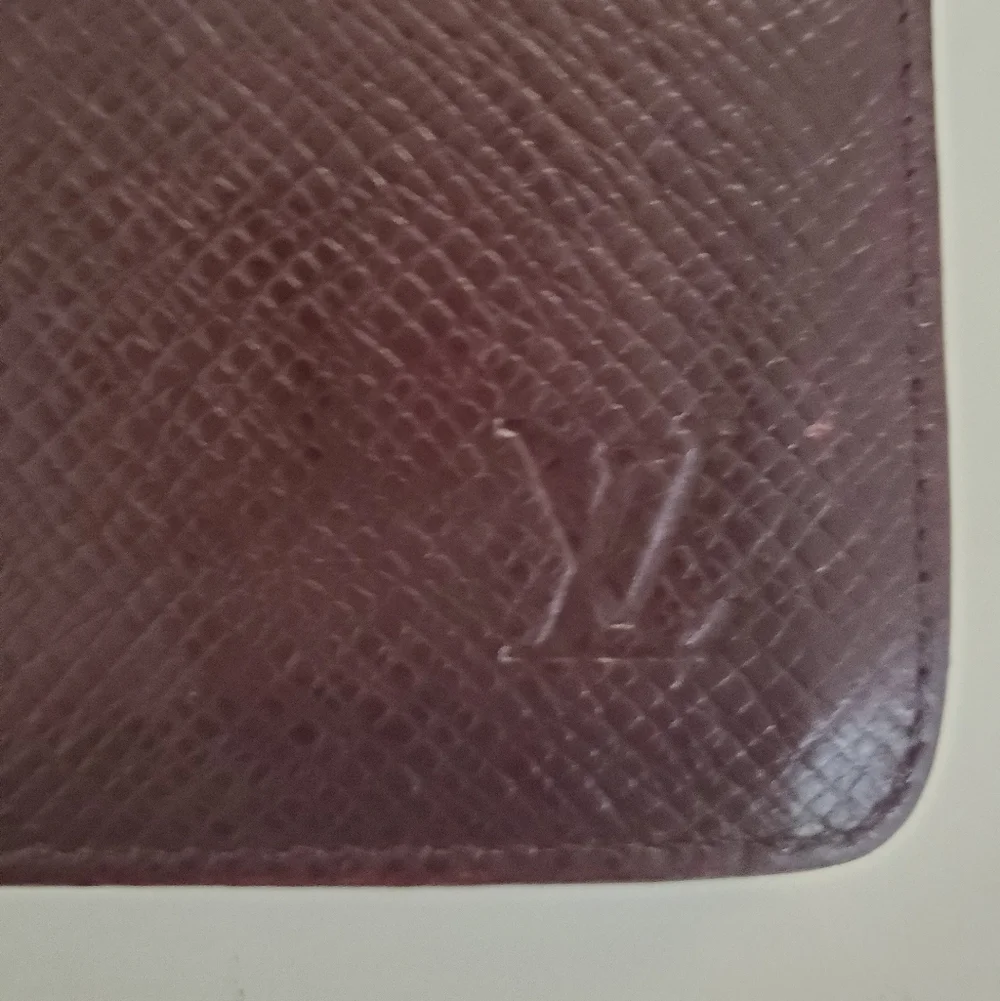 Authentic Louis Vuitton Taiga Bifold Leather Wallet With COA - Picture 3 of 11